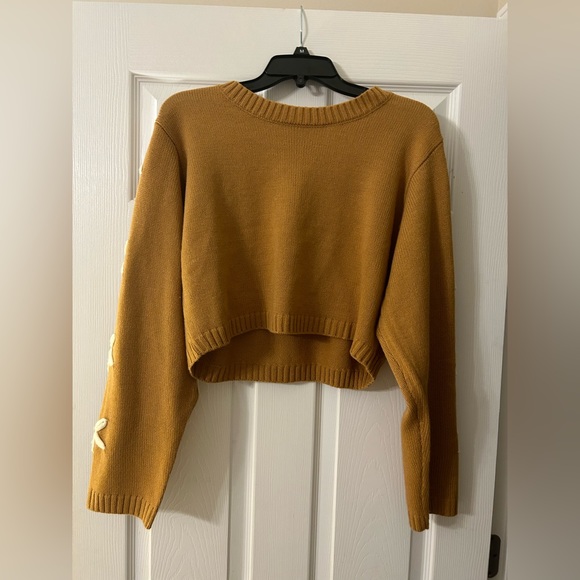 Cropped mustard yellow sweater with flowers down sleeves - Picture 1 of 3